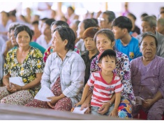 PHÁT QUÀ CHO CÁC HỘ NGHÈO NHÂN NGÀY LỄ TRI ÂN TAM BẢO VÀ KÍNH MỪNG SINH NHẬT SƯ PHỤ 2017