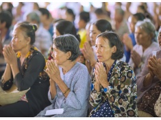 PHÁT QUÀ CHO CÁC HỘ NGHÈO NHÂN NGÀY LỄ TRI ÂN TAM BẢO VÀ KÍNH MỪNG SINH NHẬT SƯ PHỤ 2017