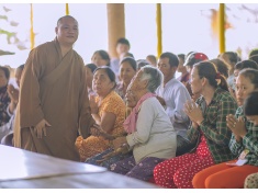 PHÁT QUÀ CHO CÁC HỘ NGHÈO NHÂN NGÀY LỄ TRI ÂN TAM BẢO VÀ KÍNH MỪNG SINH NHẬT SƯ PHỤ 2017